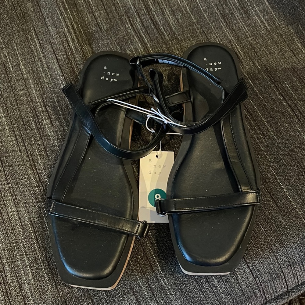 NWT black womens sandals